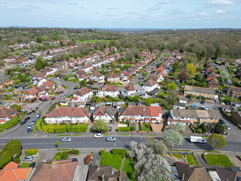 3 Bedroom Semi-Detached for Sale in Sanderstead, CR2 9DE