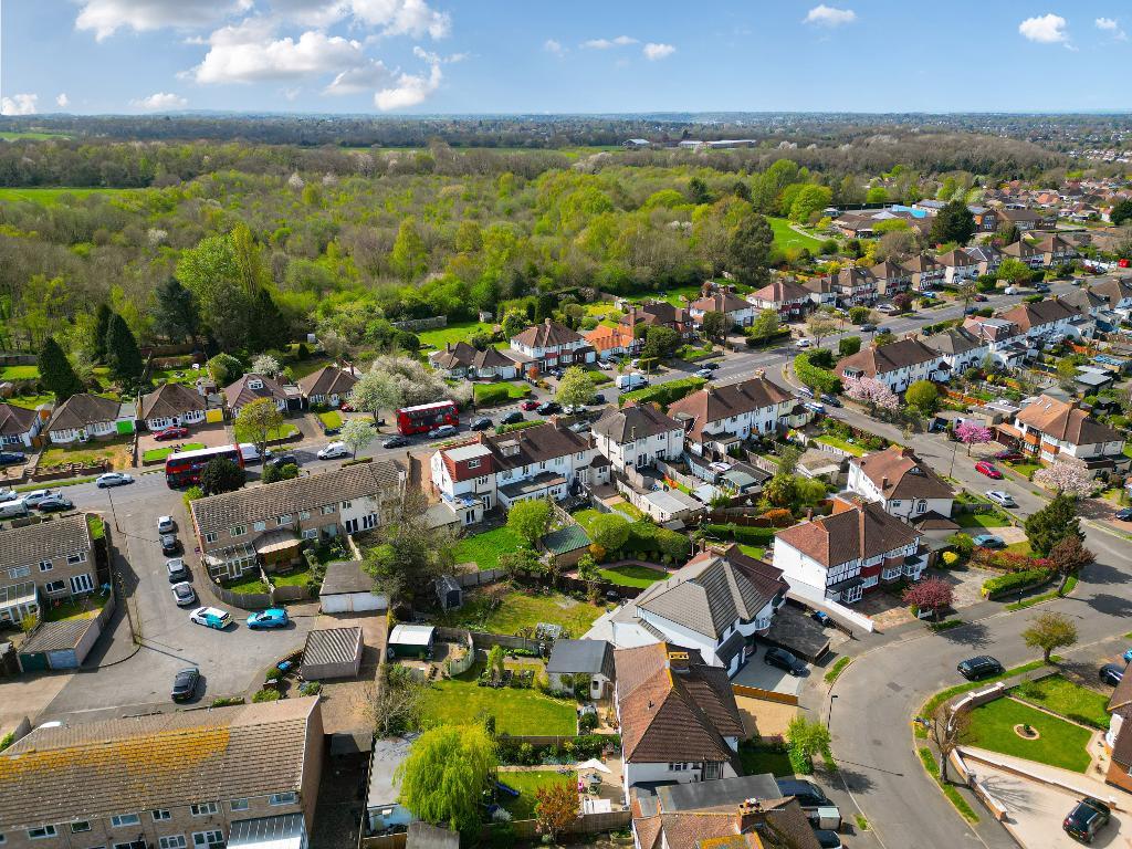 3 Bedroom Semi-Detached for Sale in Sanderstead, CR2 9DE