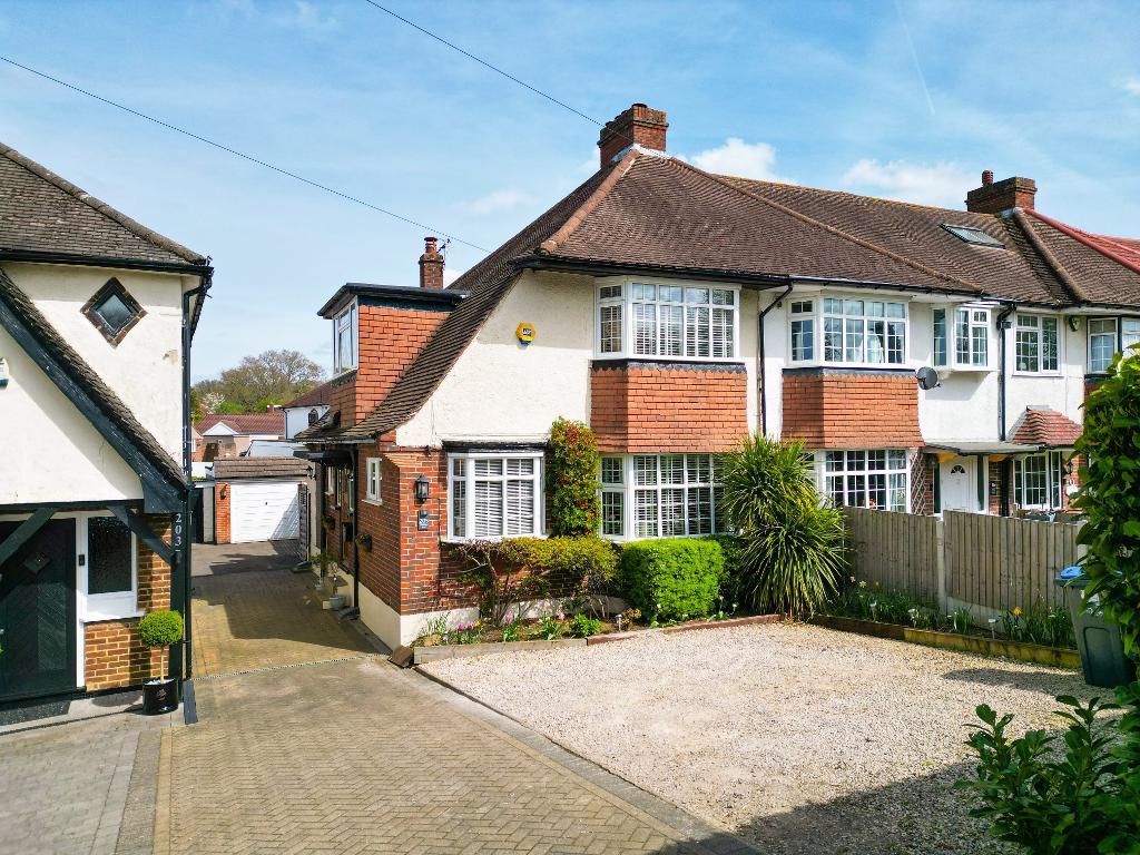 3 Bedroom Semi-Detached for Sale in Sanderstead, CR2 9DE
