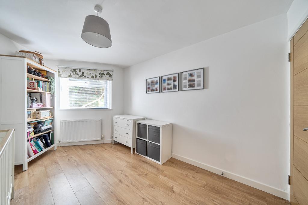 2 Bedroom Apartment for Sale in Sanderstead, CR2 0NL