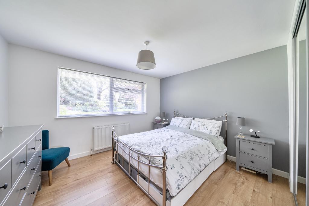 2 Bedroom Apartment for Sale in Sanderstead, CR2 0NL