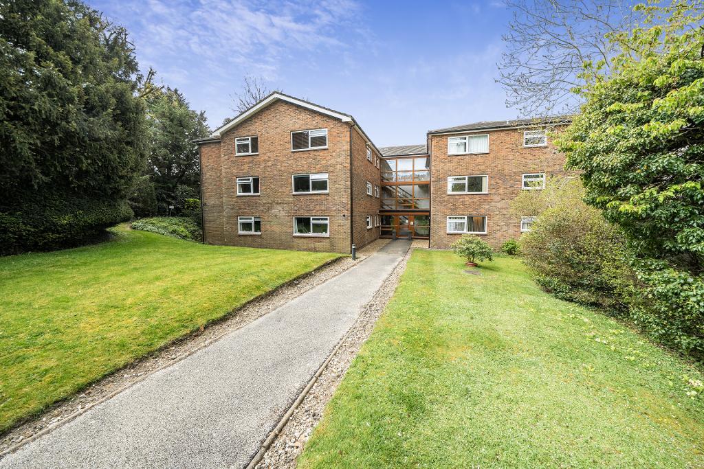 2 Bedroom Apartment for Sale in Sanderstead, CR2 0NL