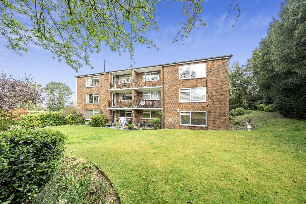 2 Bedroom Apartment for Sale in Sanderstead, CR2 0NL