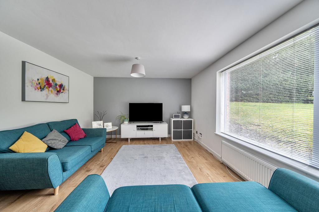 2 Bedroom Apartment for Sale in Sanderstead, CR2 0NL