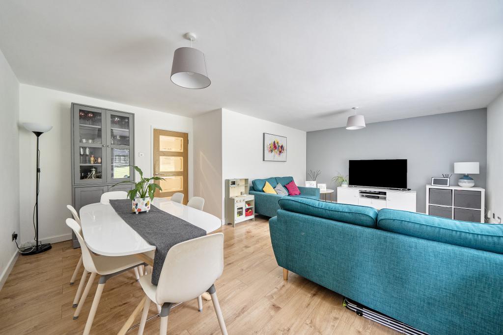 2 Bedroom Apartment for Sale in Sanderstead, CR2 0NL