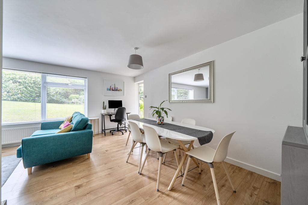 2 Bedroom Apartment for Sale in Sanderstead, CR2 0NL