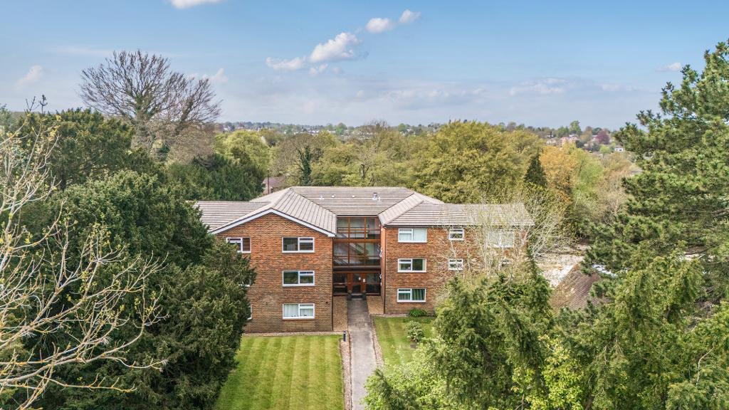 2 Bedroom Apartment for Sale in Sanderstead, CR2 0NL