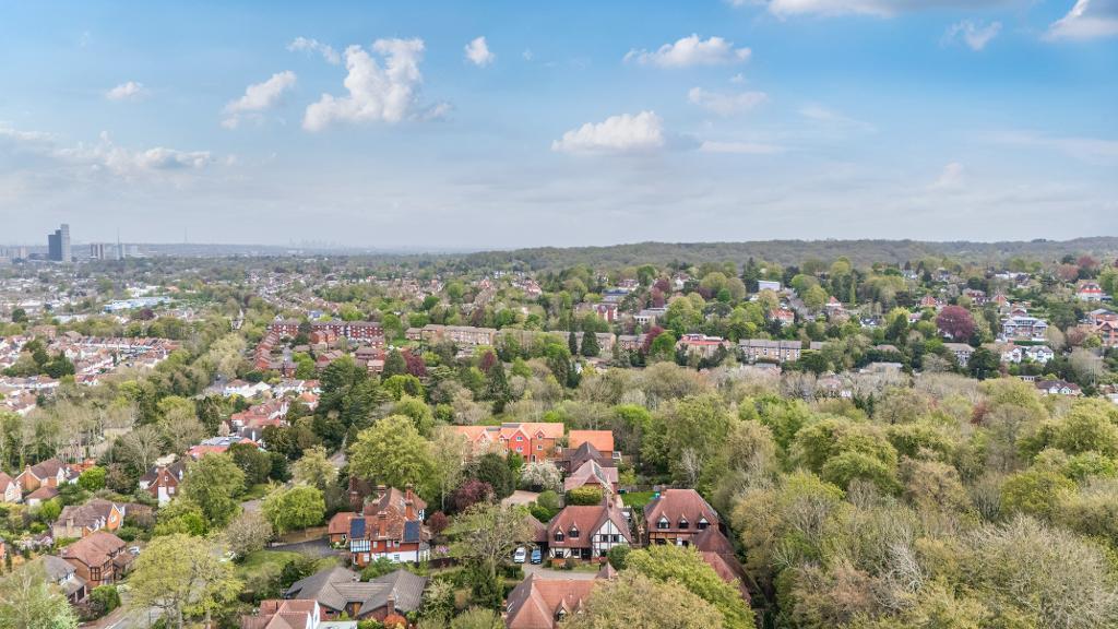 2 Bedroom Apartment for Sale in Sanderstead, CR2 0NL