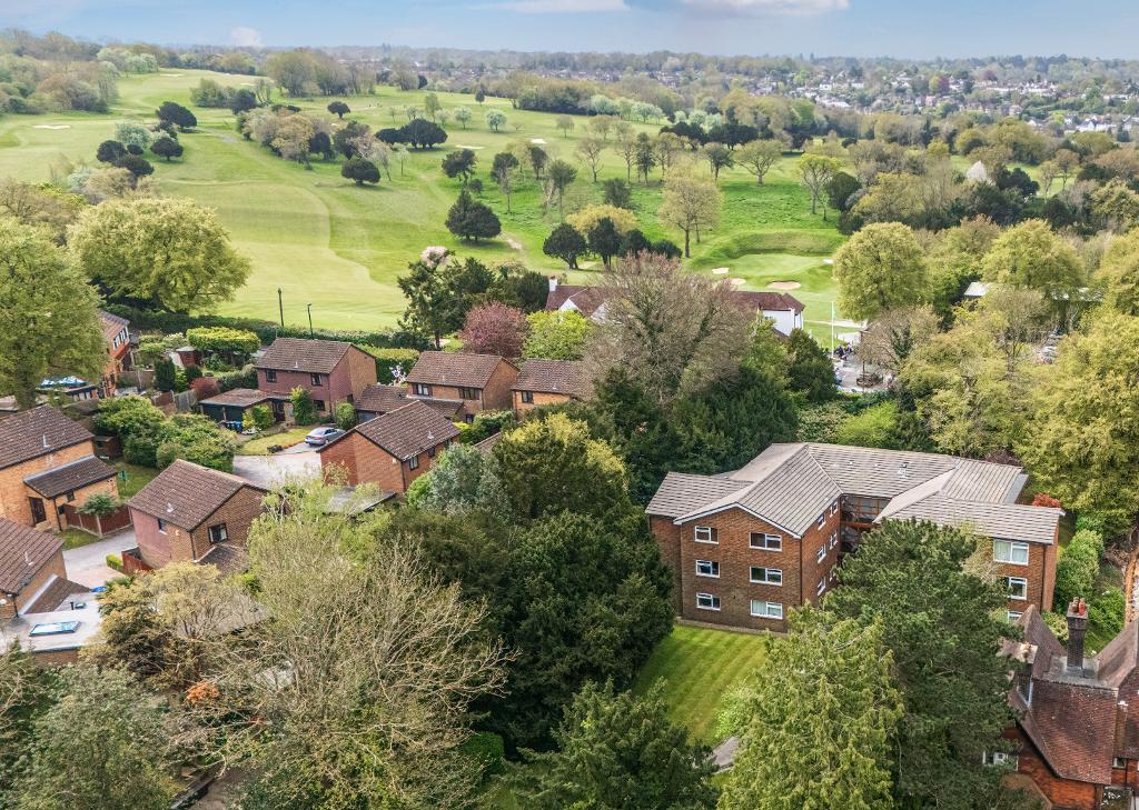 2 Bedroom Apartment for Sale in Sanderstead, CR2 0NL