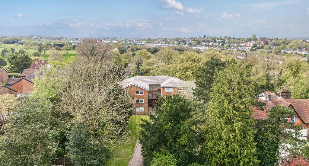 2 Bedroom Apartment for Sale in Sanderstead, CR2 0NL