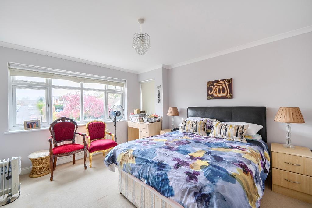 5 Bedroom Detached for Sale in Sanderstead, CR2 9AG