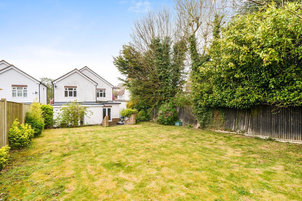 5 Bedroom Detached for Sale in Sanderstead, CR2 9AG