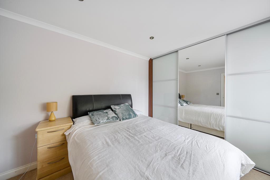 5 Bedroom Detached for Sale in Sanderstead, CR2 9AG