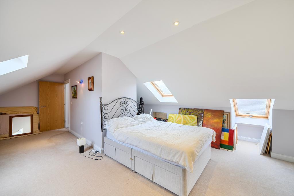 5 Bedroom Detached for Sale in Sanderstead, CR2 9AG