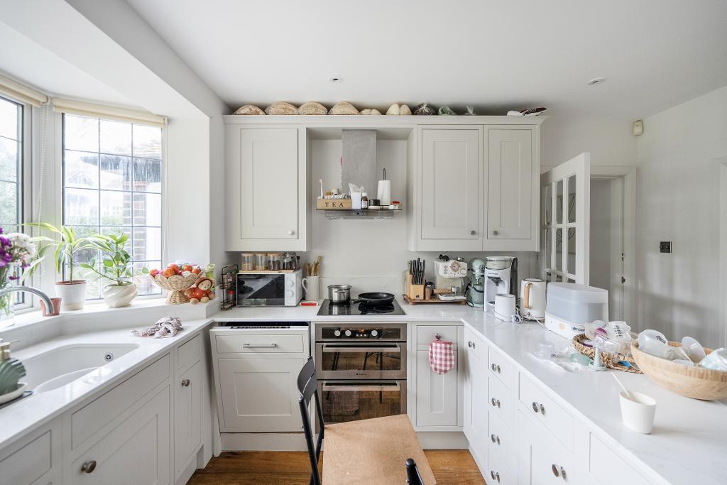 3 Bedroom Detached for Sale in Sanderstead, CR2 8BN