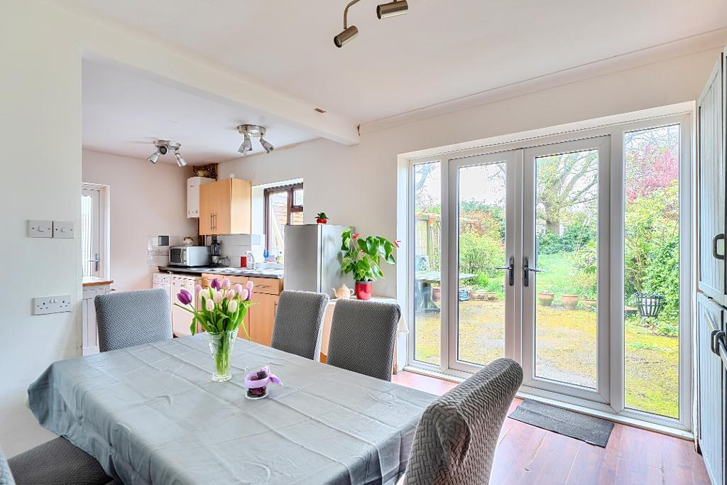4 Bedroom Semi-Detached for Sale in Sanderstead, CR2 9DY