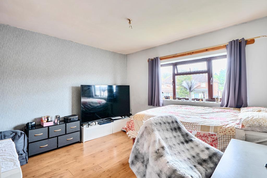 4 Bedroom Semi-Detached for Sale in Sanderstead, CR2 9DY