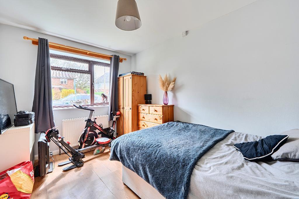 4 Bedroom Semi-Detached for Sale in Sanderstead, CR2 9DY