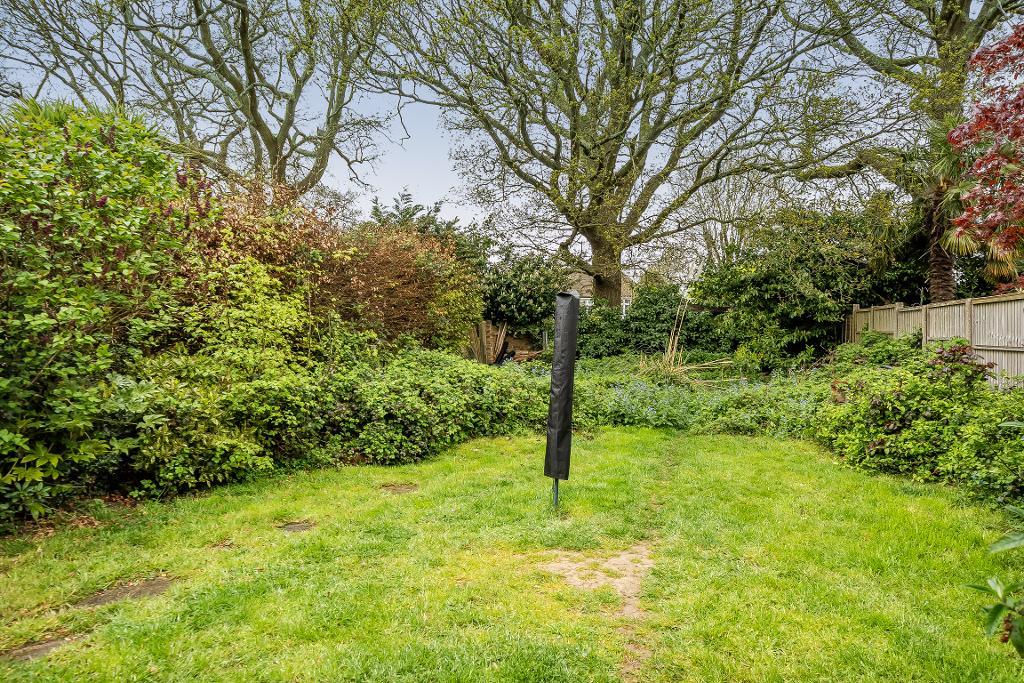 4 Bedroom Semi-Detached for Sale in Sanderstead, CR2 9DY