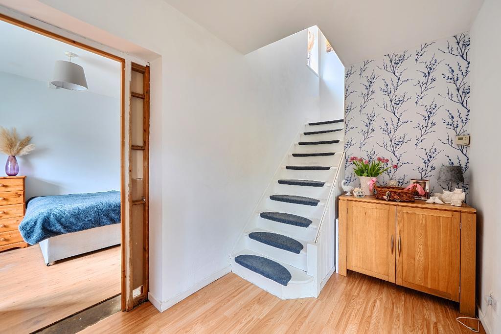 4 Bedroom Semi-Detached for Sale in Sanderstead, CR2 9DY