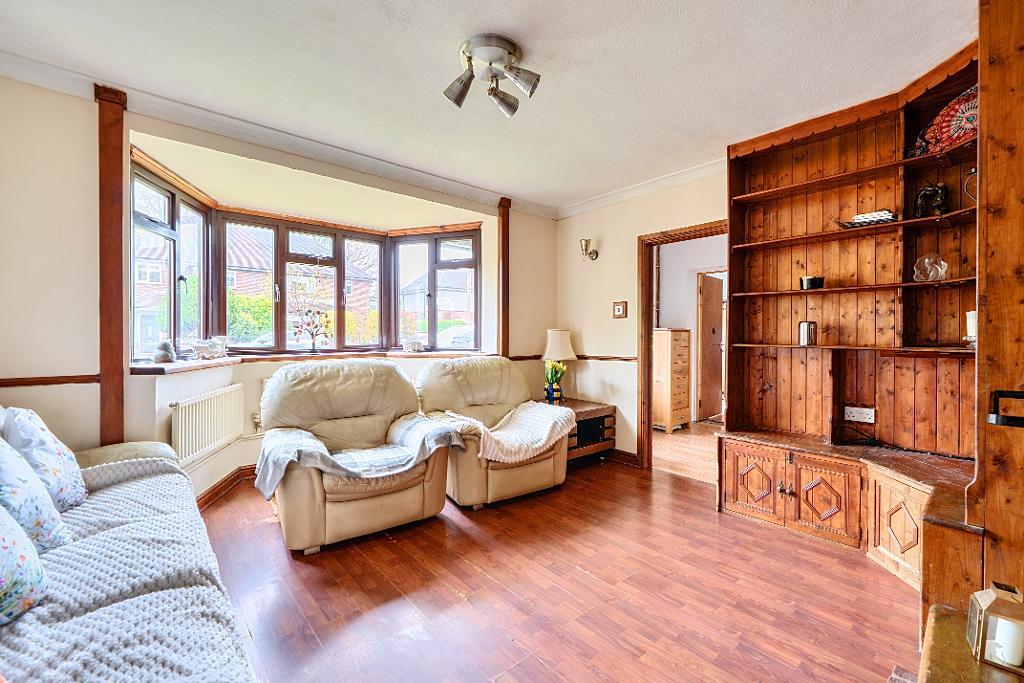 4 Bedroom Semi-Detached for Sale in Sanderstead, CR2 9DY