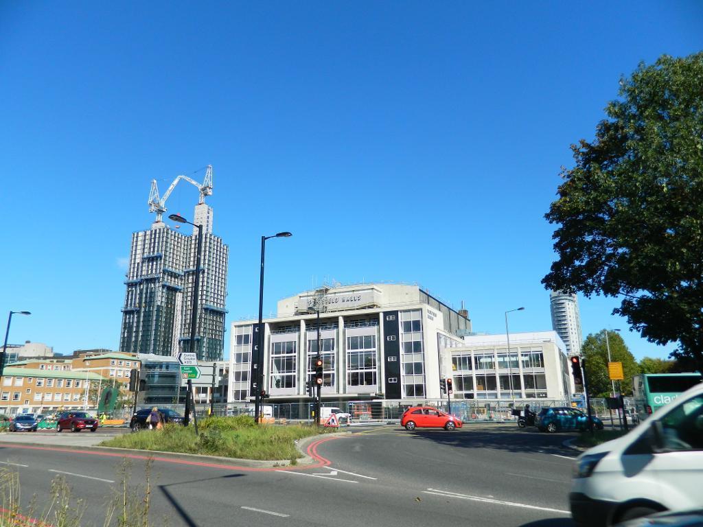 3 Bedroom Detached for Sale in Sanderstead, CR2 8BN