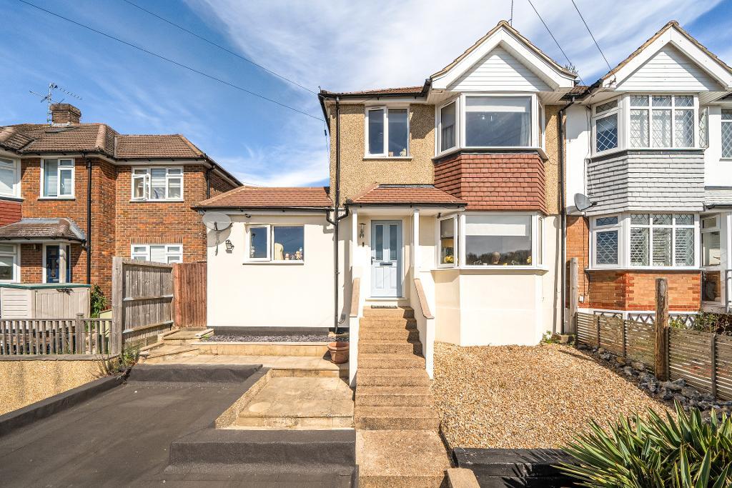 4 Bedroom Semi-Detached for Sale in Sanderstead, CR2 9NP