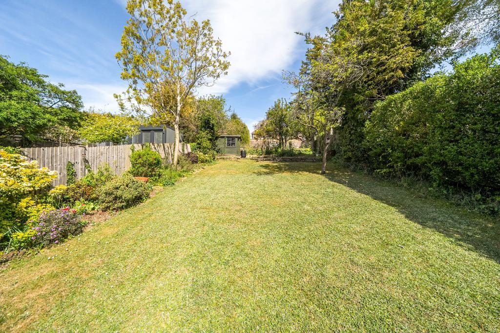 4 Bedroom Semi-Detached for Sale in Sanderstead, CR2 9NP