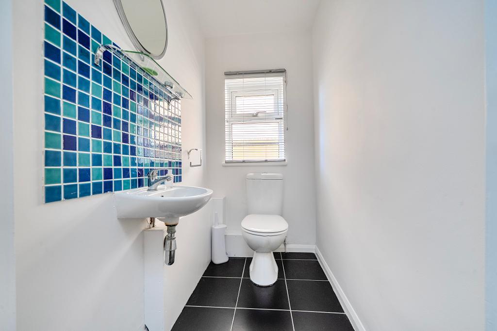 4 Bedroom Semi-Detached for Sale in Sanderstead, CR2 9NP