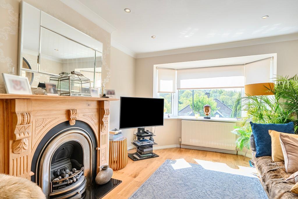 4 Bedroom Semi-Detached for Sale in Sanderstead, CR2 9NP
