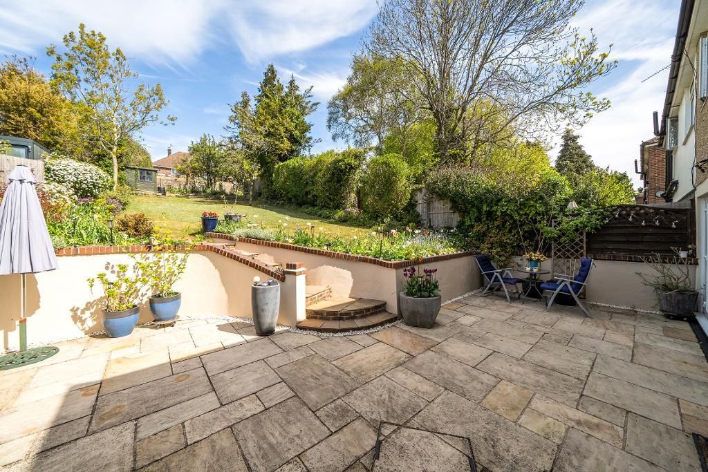 4 Bedroom Semi-Detached for Sale in Sanderstead, CR2 9NP