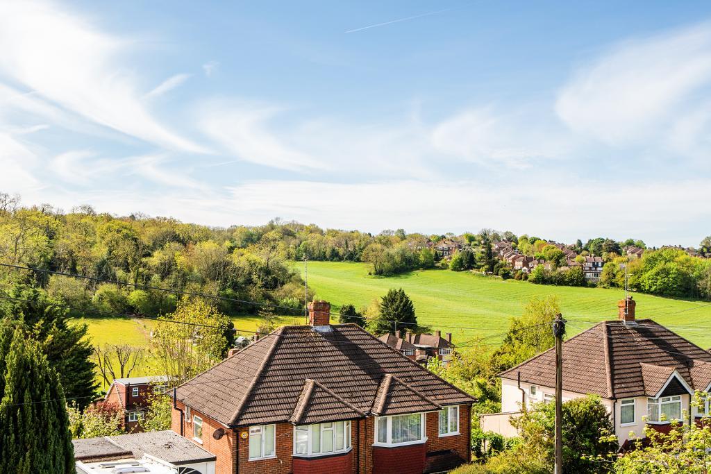 4 Bedroom Semi-Detached for Sale in Sanderstead, CR2 9NP