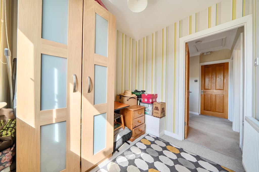 4 Bedroom Semi-Detached for Sale in Sanderstead, CR2 9NP
