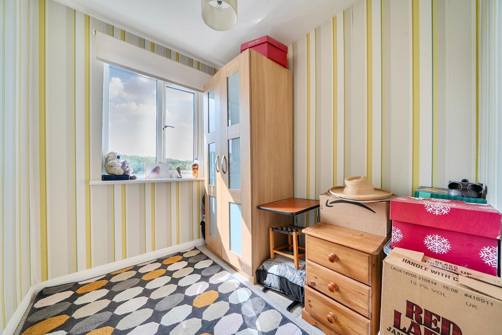 4 Bedroom Semi-Detached for Sale in Sanderstead, CR2 9NP