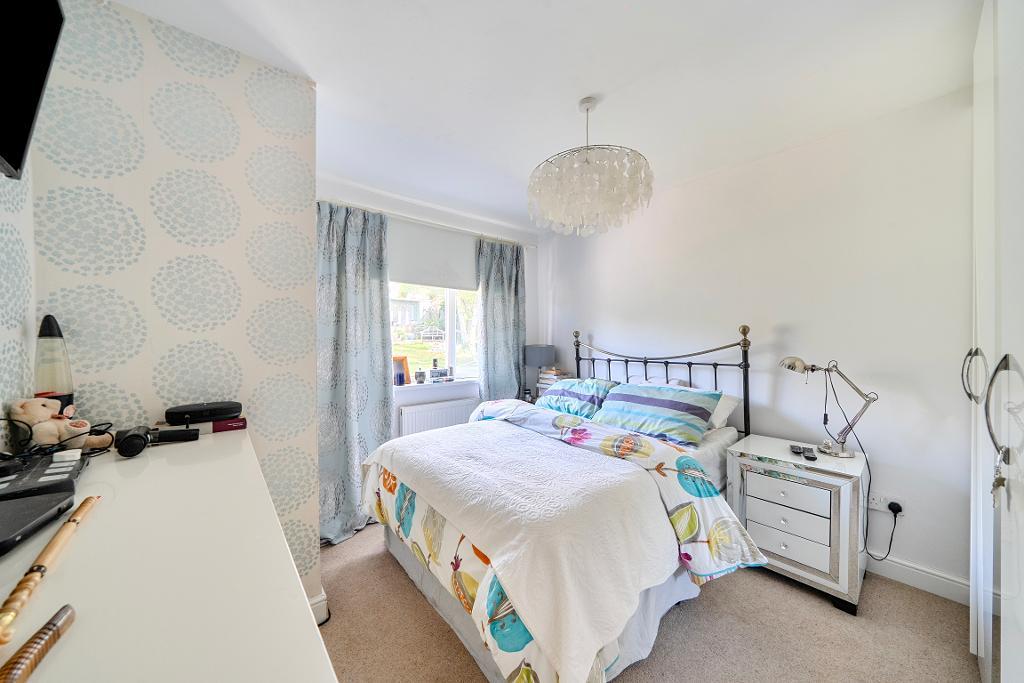 4 Bedroom Semi-Detached for Sale in Sanderstead, CR2 9NP