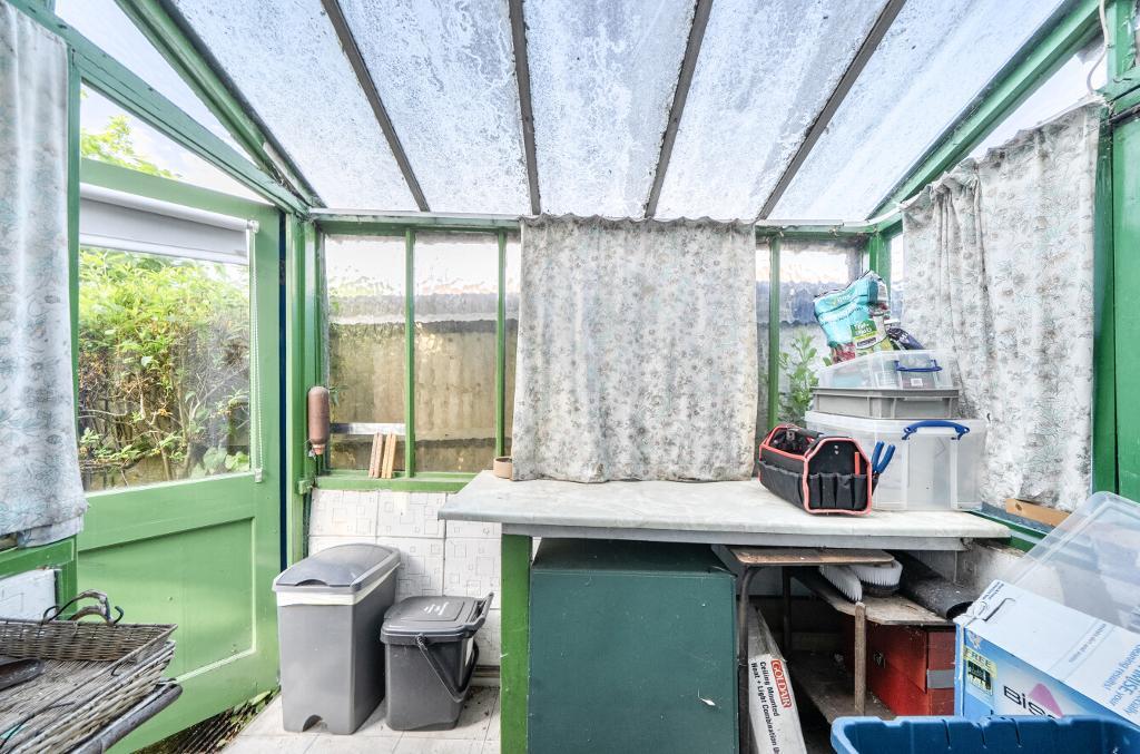 2 Bedroom Detached Bungalow for Sale in Sanderstead, CR2 8RF