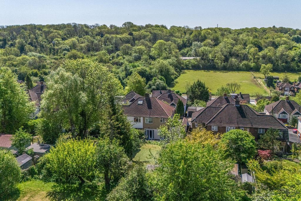 4 Bedroom Semi-Detached for Sale in Sanderstead, CR2 9NP