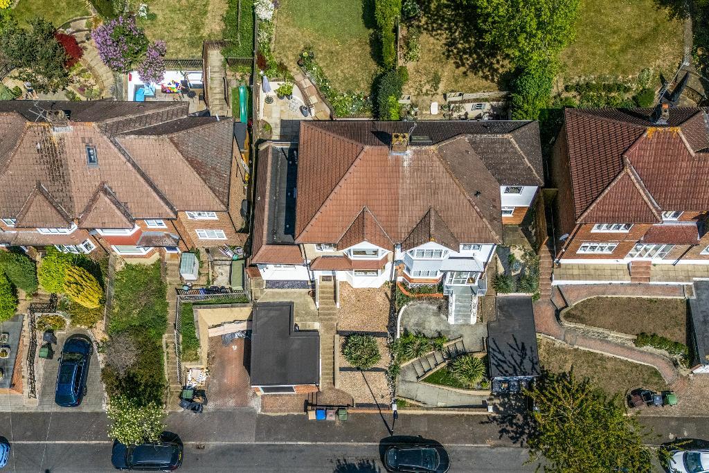4 Bedroom Semi-Detached for Sale in Sanderstead, CR2 9NP