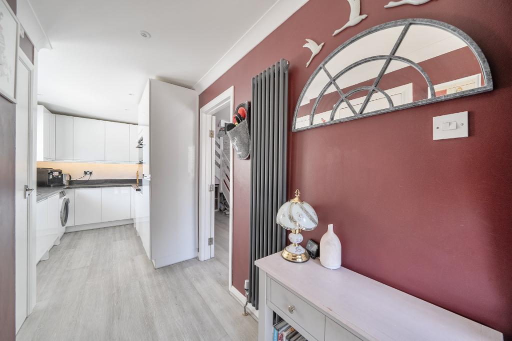 4 Bedroom Semi-Detached for Sale in South Croydon, CR2 0RT