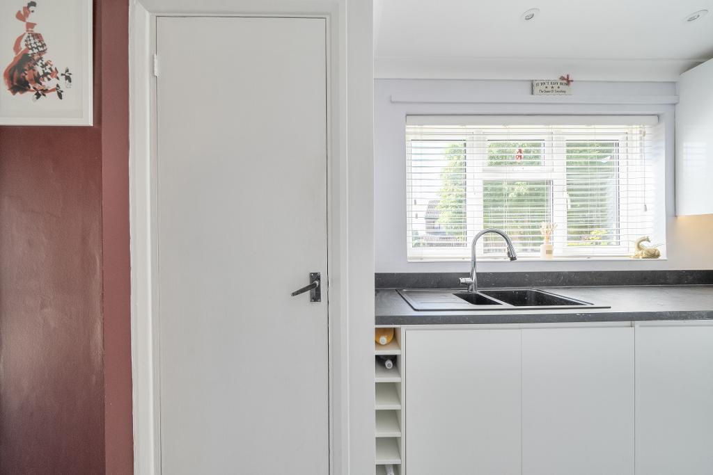 4 Bedroom Semi-Detached for Sale in South Croydon, CR2 0RT