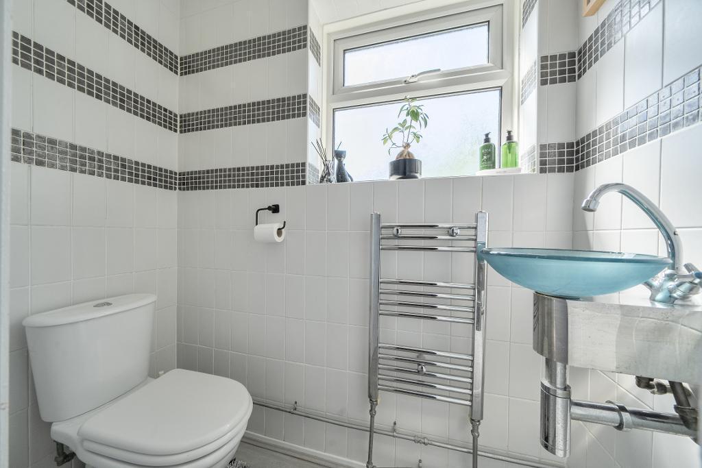 4 Bedroom Semi-Detached for Sale in South Croydon, CR2 0RT