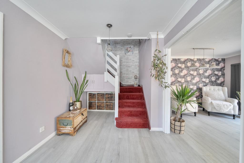 4 Bedroom Semi-Detached for Sale in South Croydon, CR2 0RT