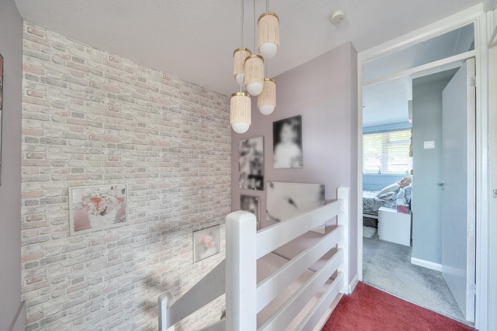 4 Bedroom Semi-Detached for Sale in South Croydon, CR2 0RT