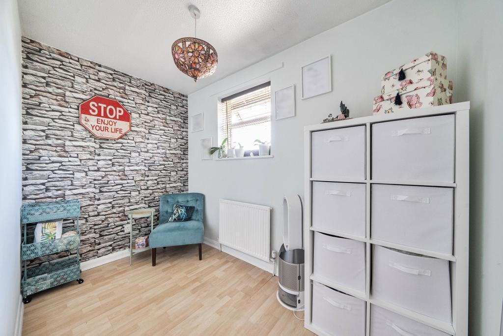 4 Bedroom Semi-Detached for Sale in South Croydon, CR2 0RT