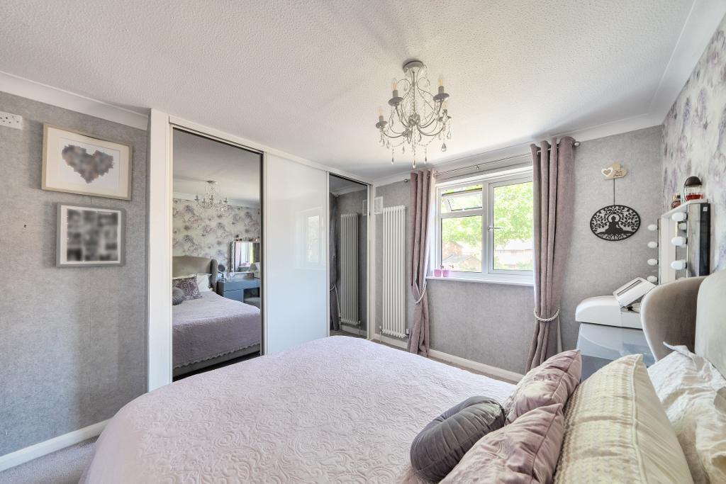 4 Bedroom Semi-Detached for Sale in South Croydon, CR2 0RT
