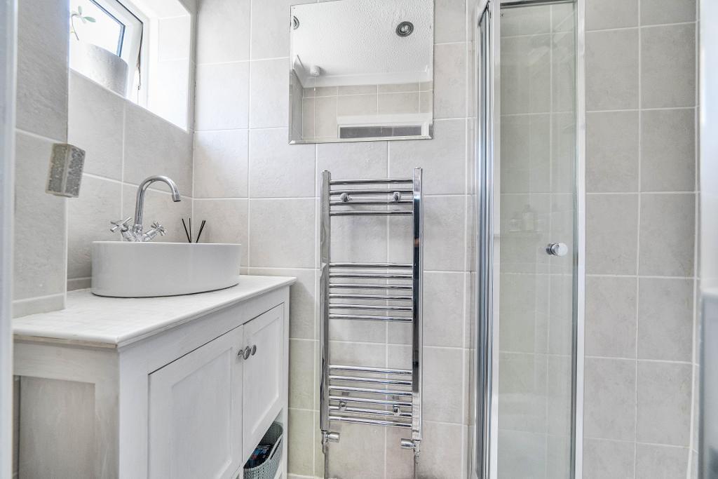 4 Bedroom Semi-Detached for Sale in South Croydon, CR2 0RT