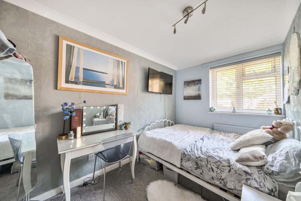 4 Bedroom Semi-Detached for Sale in South Croydon, CR2 0RT