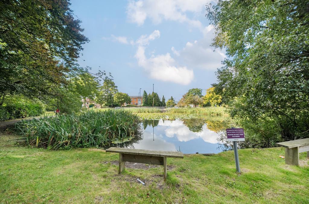 4 Bedroom Semi-Detached for Sale in South Croydon, CR2 0RT