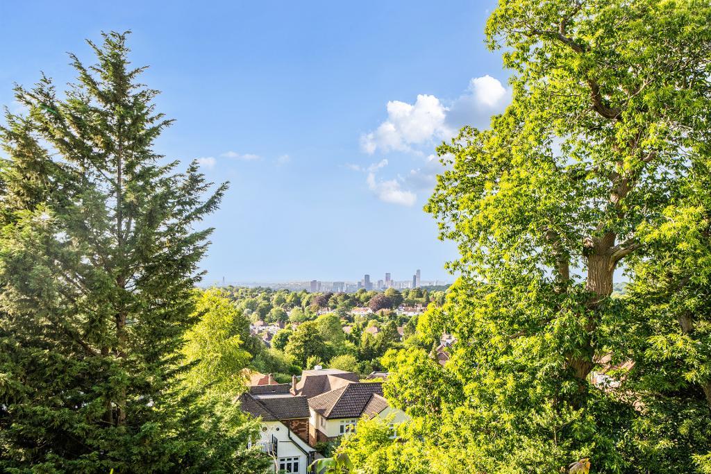 2 Bedroom Flat for Sale in South Croydon, CR2 8RE