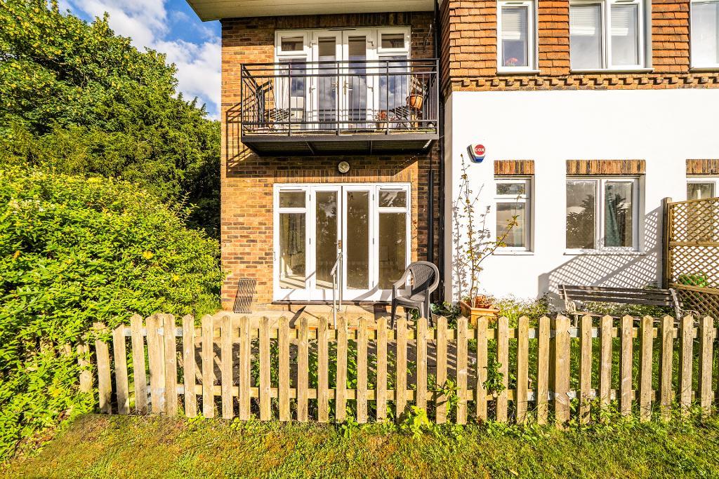 2 Bedroom Flat for Sale in South Croydon, CR2 8RE